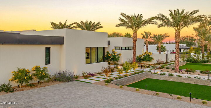 Property Photo: 6824 E Hummingbird Lane AZ 85253