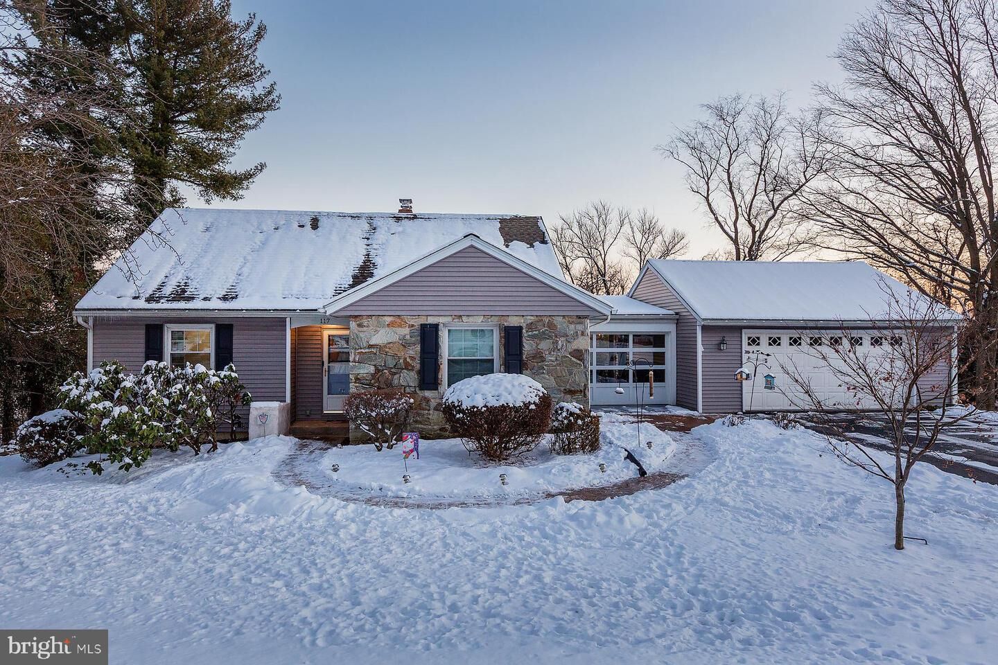 Property Photo:  117 Circle Road  PA 17601 