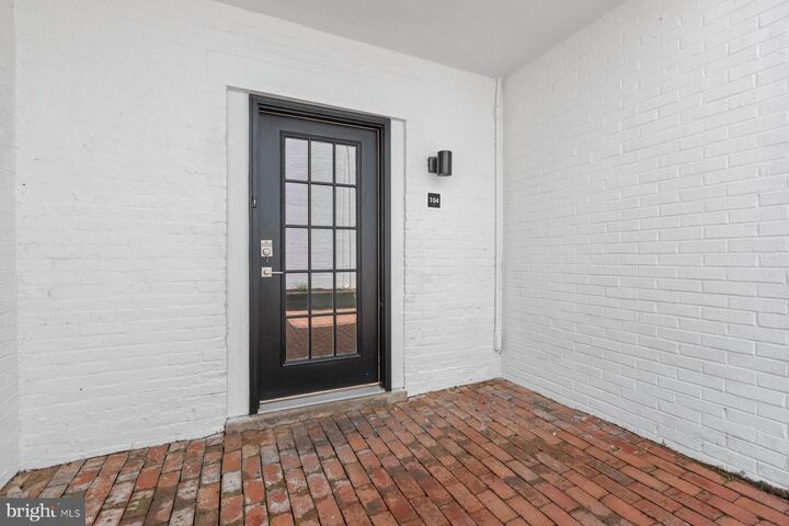 Property Photo:  207 S Patrick Street 104  VA 22314 