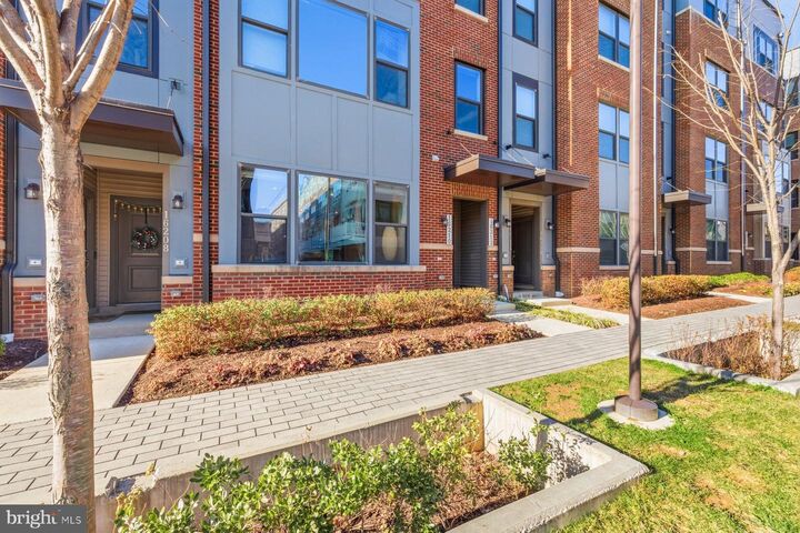 Property Photo:  16210 Connors Way 57  MD 20855 