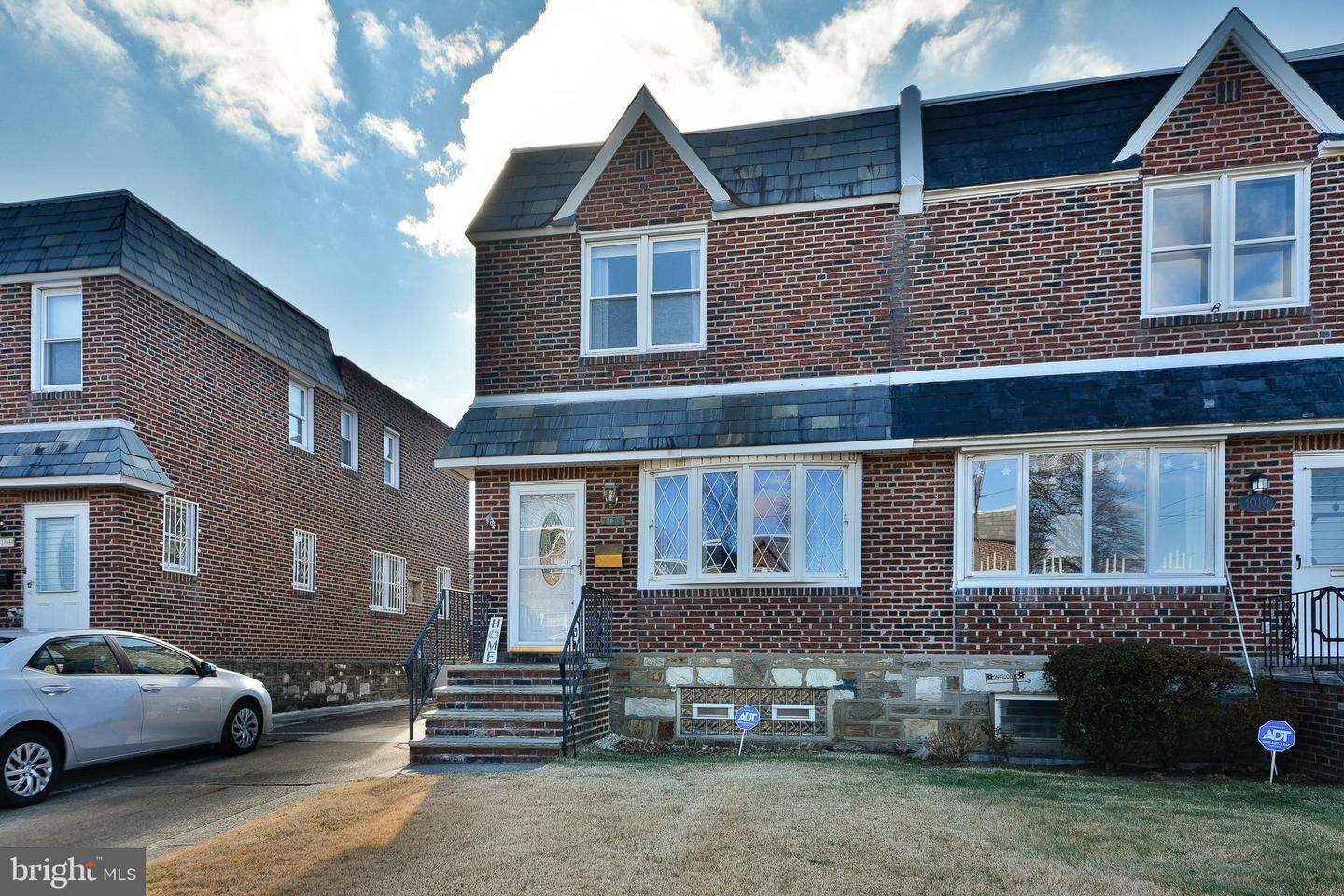 Property Photo:  1012 Saint Vincent Street  PA 19111 