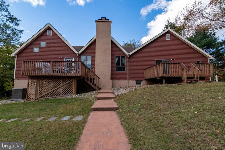 Property Photo:  9 Wayside Lane  NJ 08833 