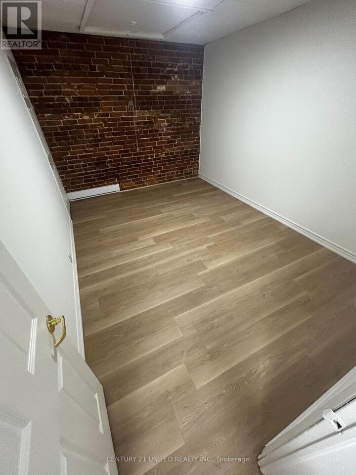 Property Photo:  174.5 Hunter Street West 6  ON K9H 2L2 