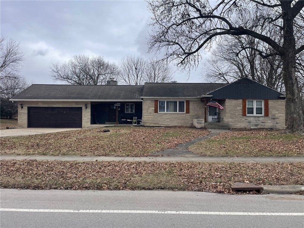 Property Photo: 806 S 4th Street IL 62401