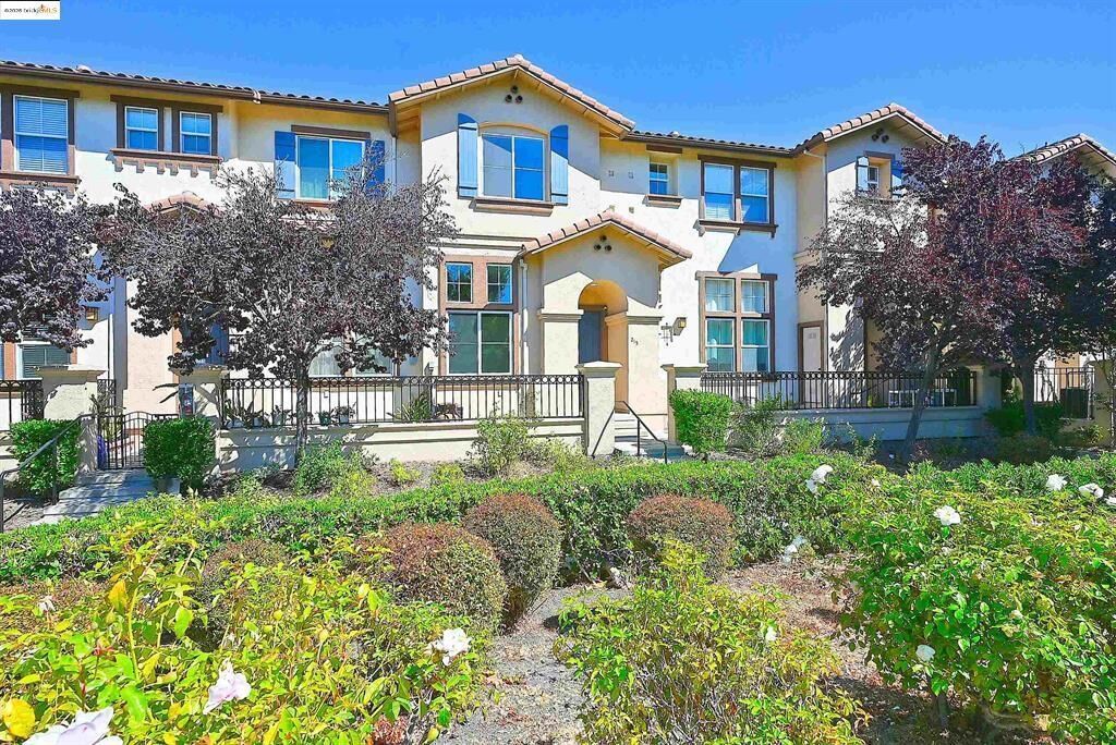 Property Photo: 215 Santa Barbara St CA 94806