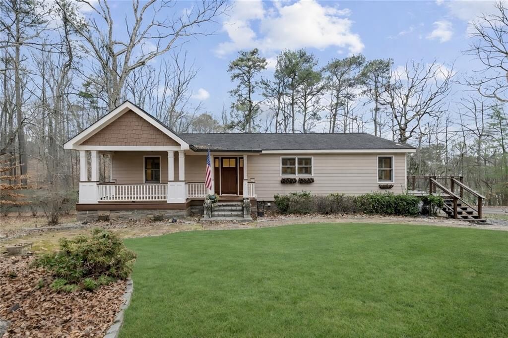 Property Photo:  1429 Lakeview Road  GA 30017 