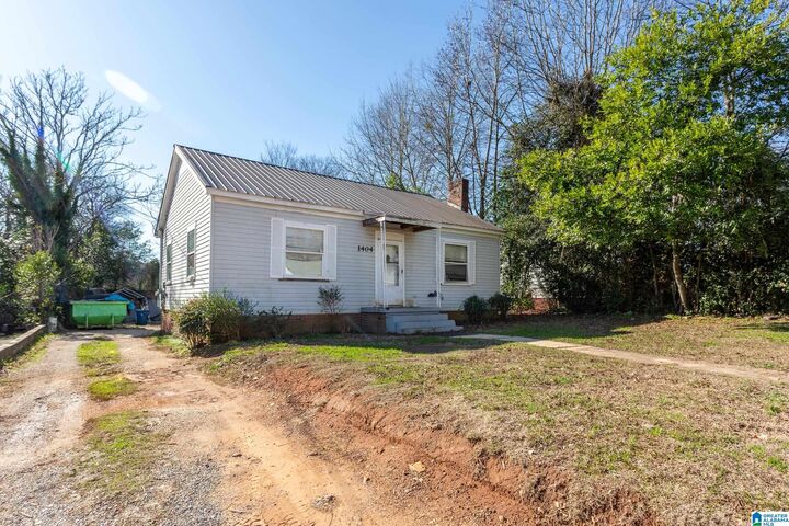 Property Photo:  1404 E 10th Street  AL 36207 