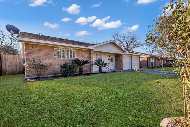 Property Photo:  7226 Kingsway Drive  TX 77087 