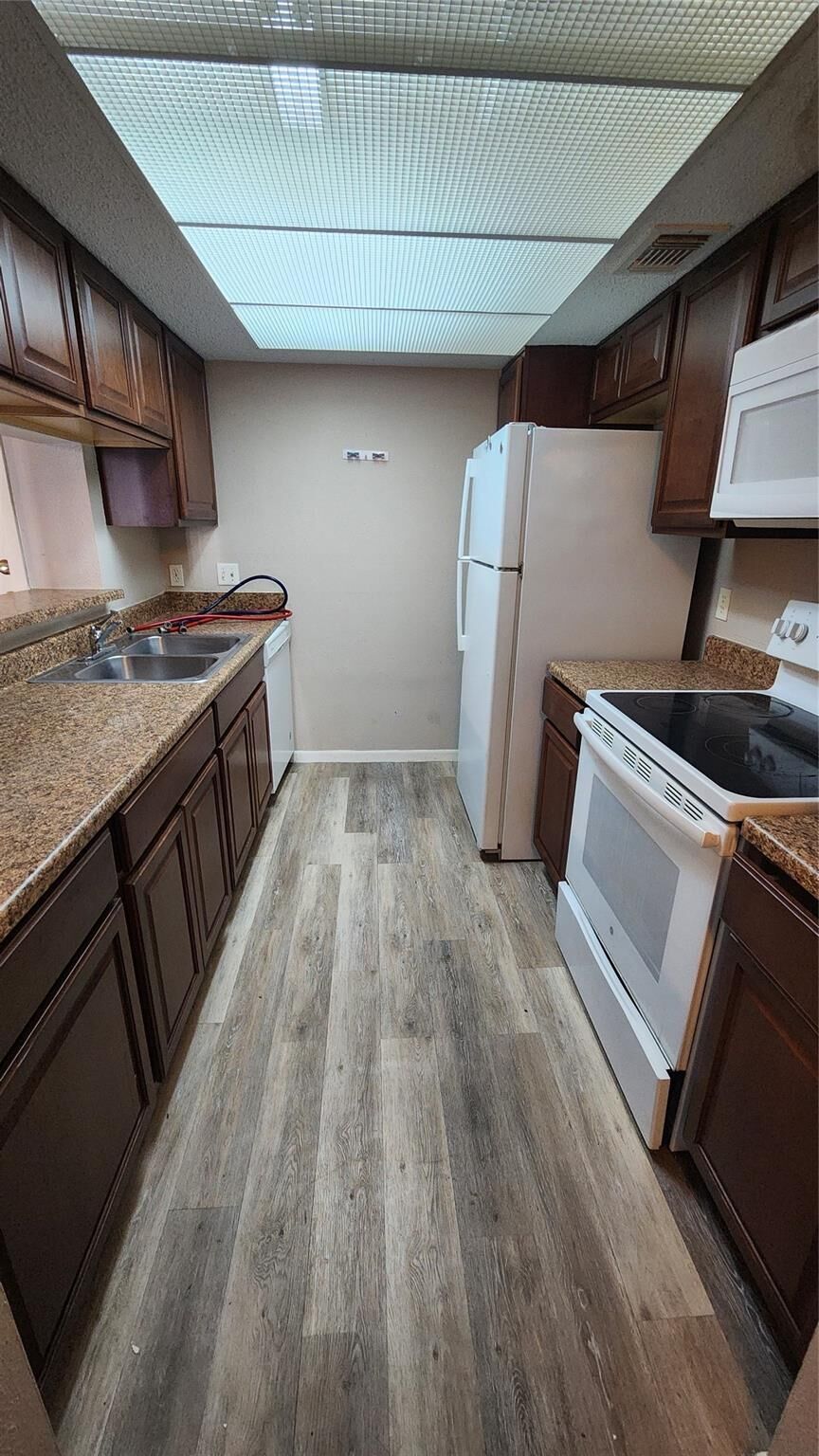 Property Photo:  2818 S Bartell Drive 7  TX 77054 