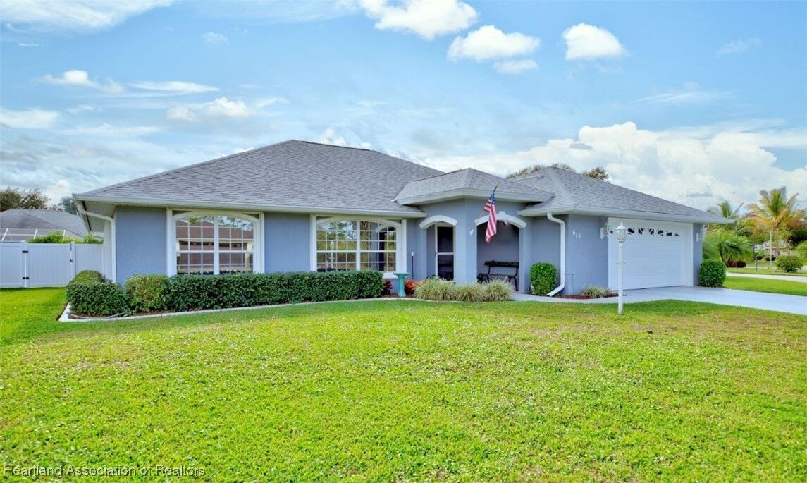 Property Photo: 611 Barcelona Drive FL 33875