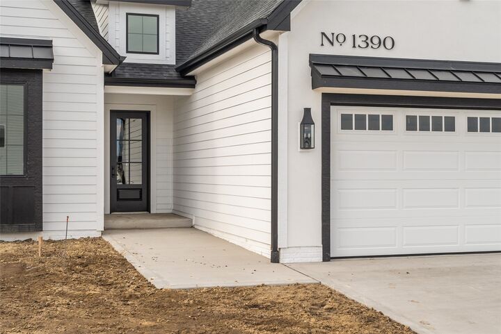 Property Photo: 1390 NW Alderleaf Drive IA 50263