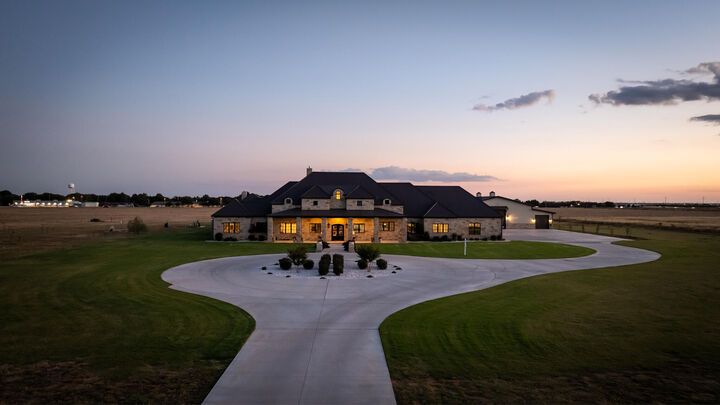 Property Photo:  8216 E County Rd 6100  TX 79329 