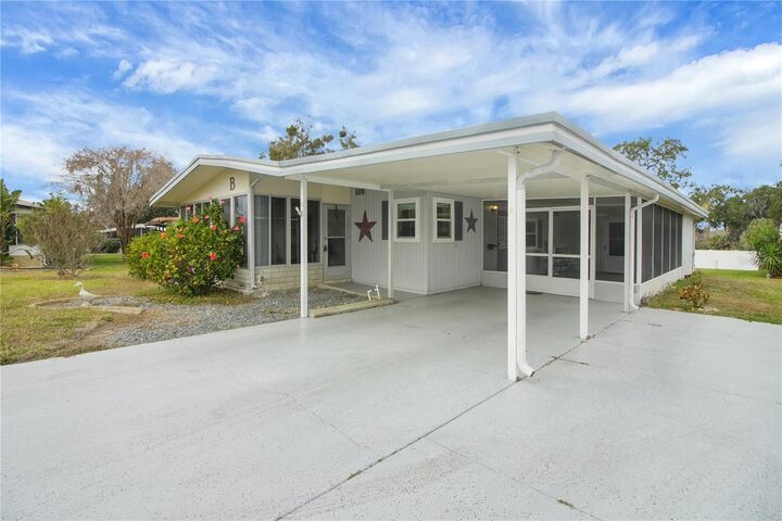 Property Photo: 11 Orangewood Drive FL 34731