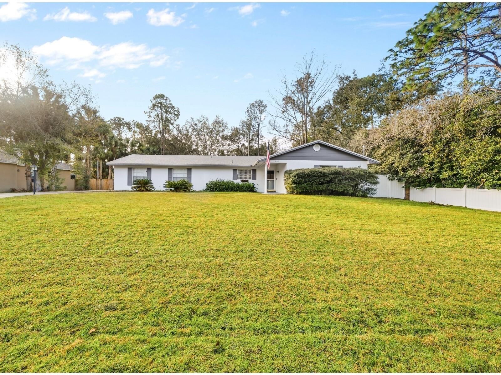 Property Photo:  1002 Pine Tree Drive  FL 32726 