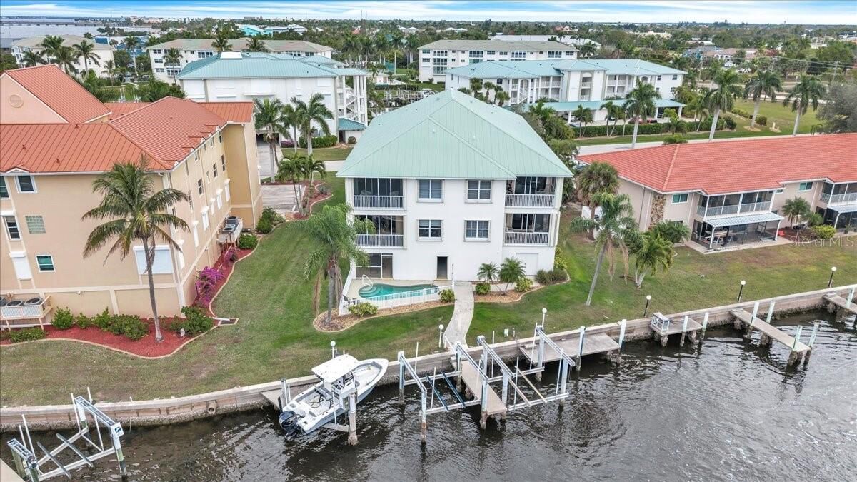 Property Photo:  129 Breakers Court 121  FL 33950 