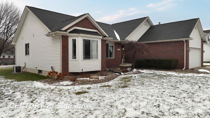 Property Photo:  11404 Grand Oaks Drive  MI 48420 