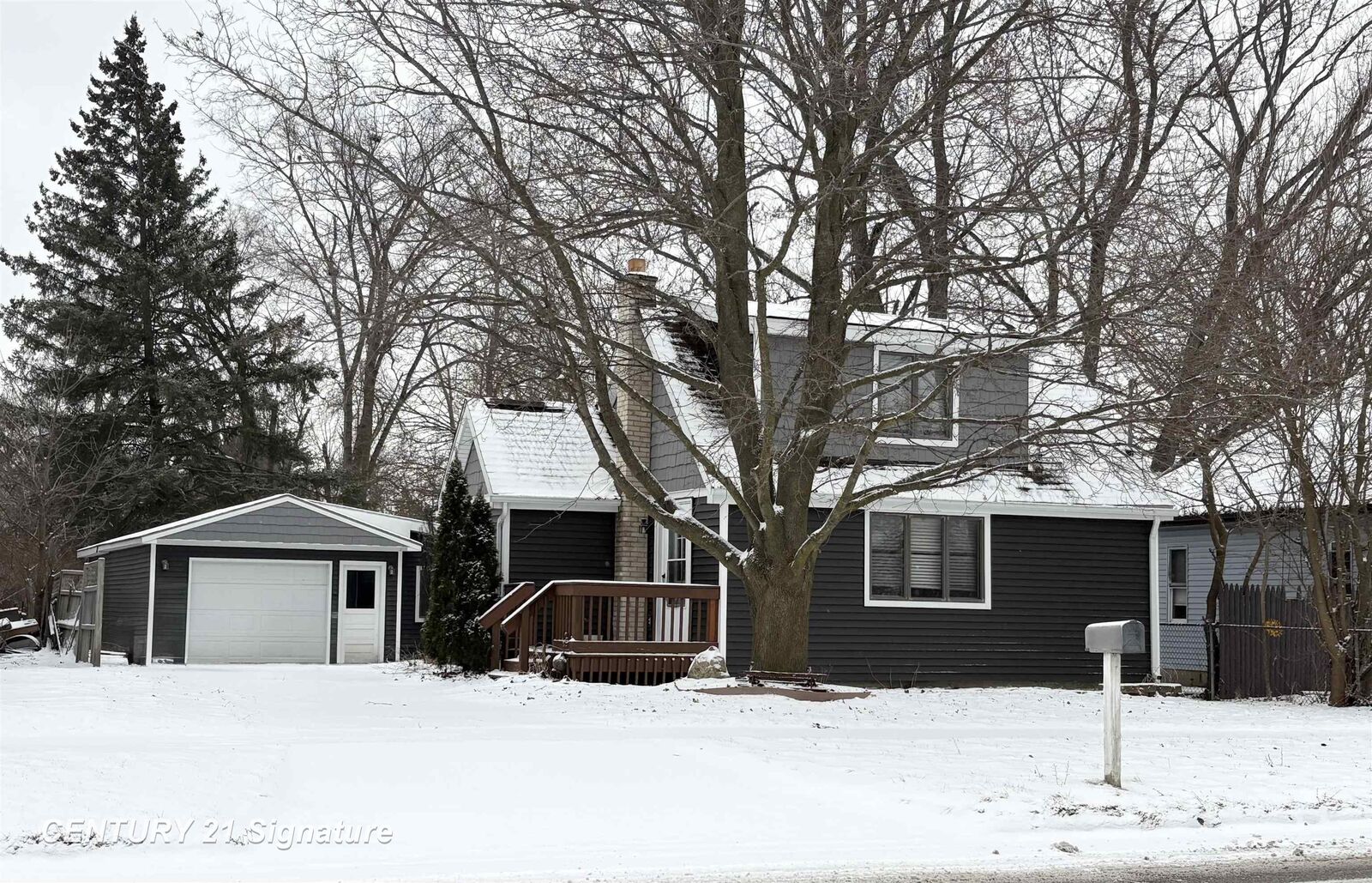 Property Photo:  530 Coutant Street  MI 48433 