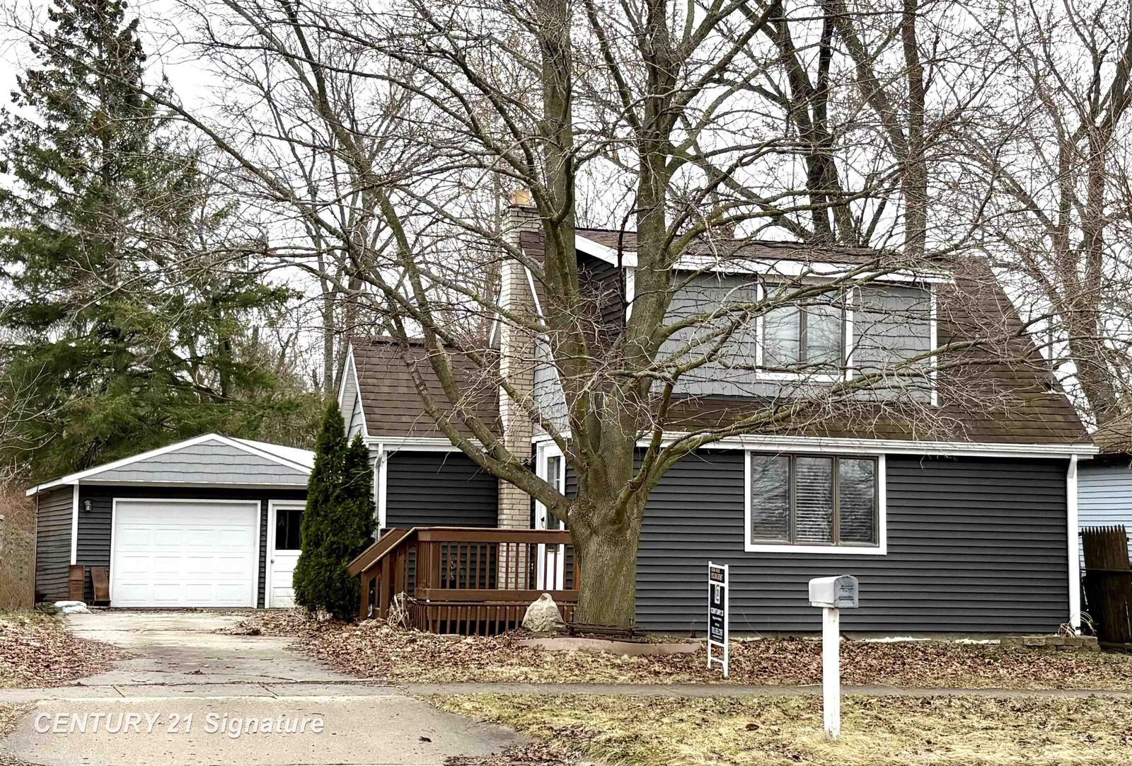 Property Photo:  530 Coutant Street  MI 48433 
