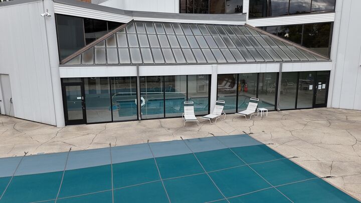 Property Photo: 2 S Atrium Way 203 IL 60126