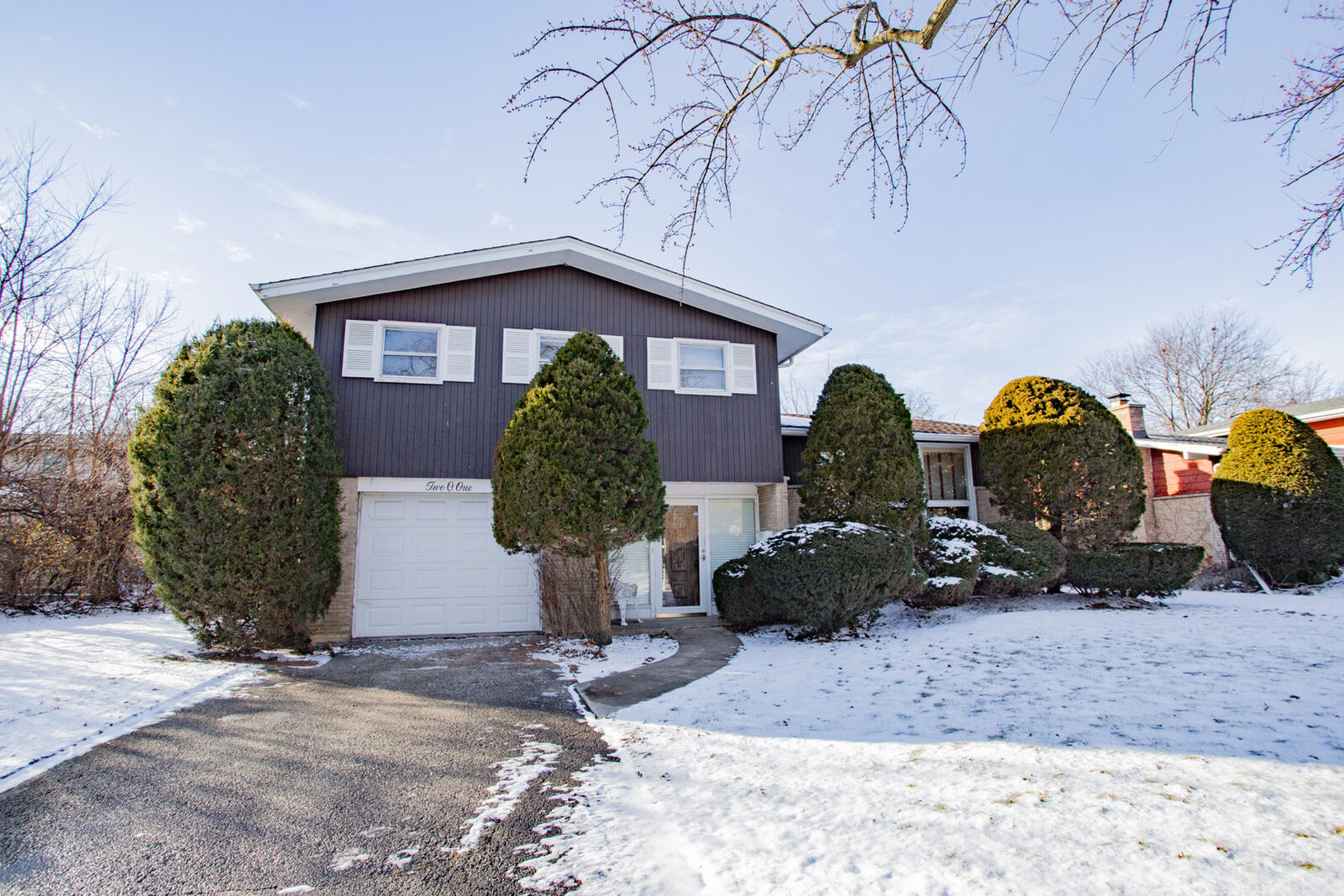 Property Photo:  201 Valley View Drive  IL 60091 