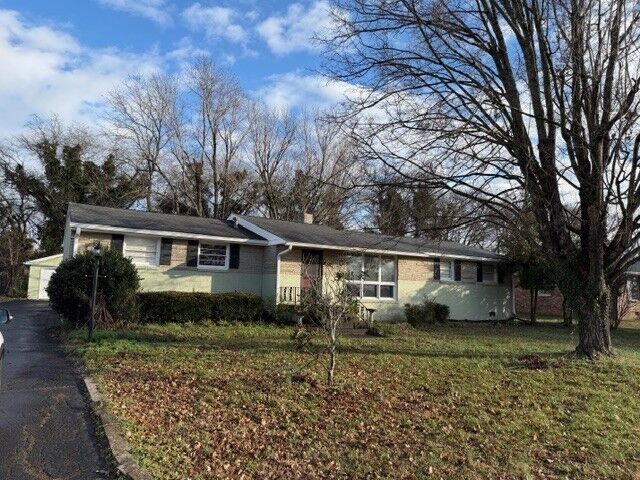 Property Photo:  103 W Meade Dr  TN 37087 