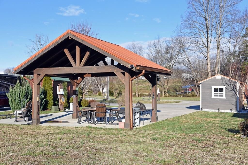 Property Photo:  184 Golden Nugget Road  GA 30512 