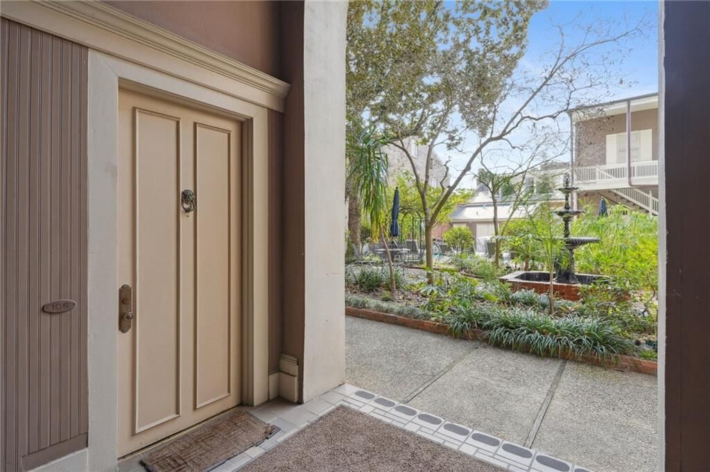 Property Photo: 1020 Esplanade Avenue 106 LA 70116