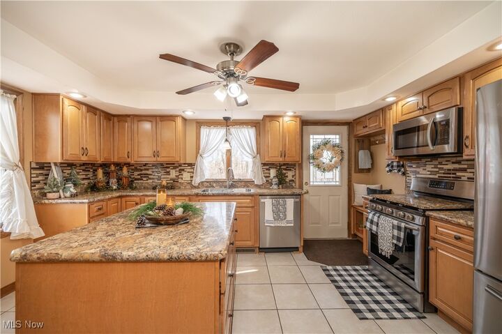 Property Photo:  1761 N Ellsworth Avenue  OH 44460 