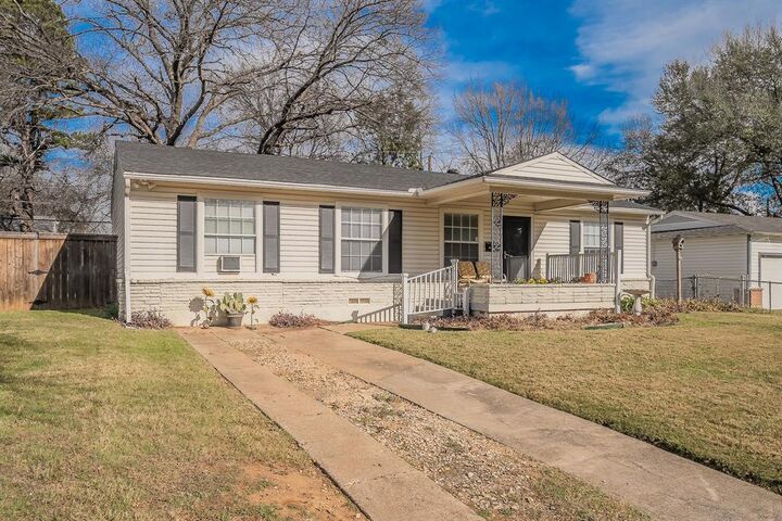 Property Photo:  1205 Marshalldale Drive  TX 76013 