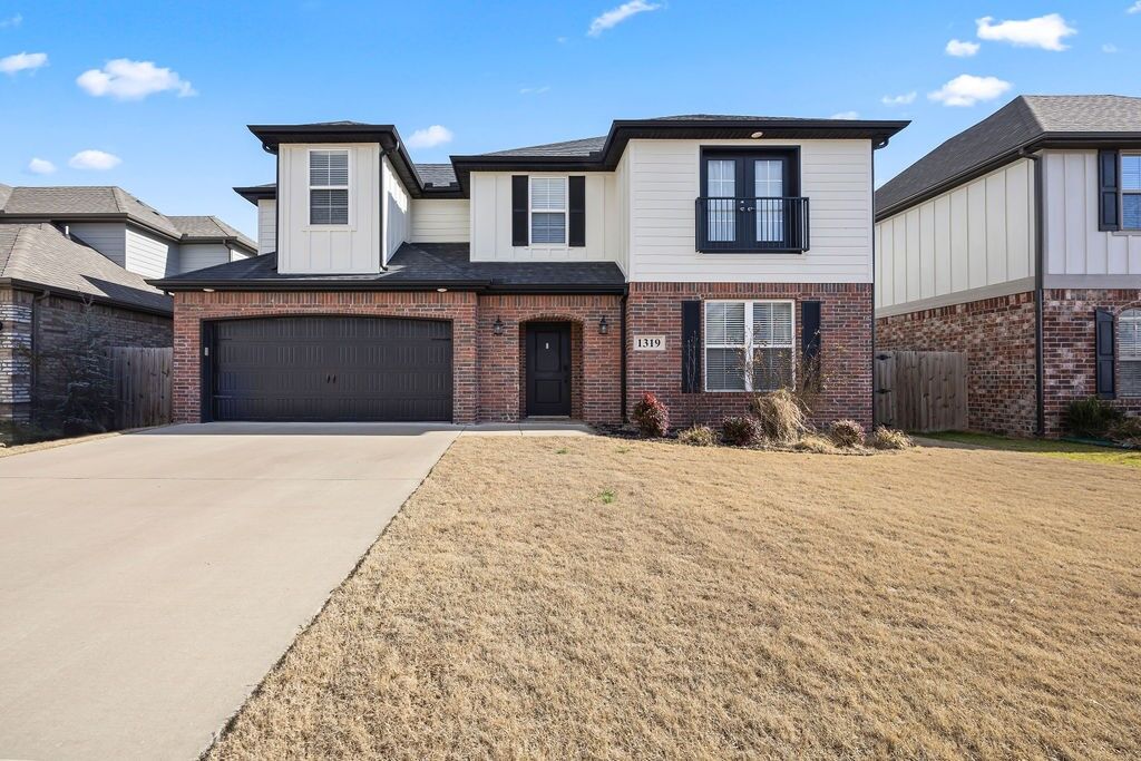 Property Photo:  1319 Park Street  AR 72745 