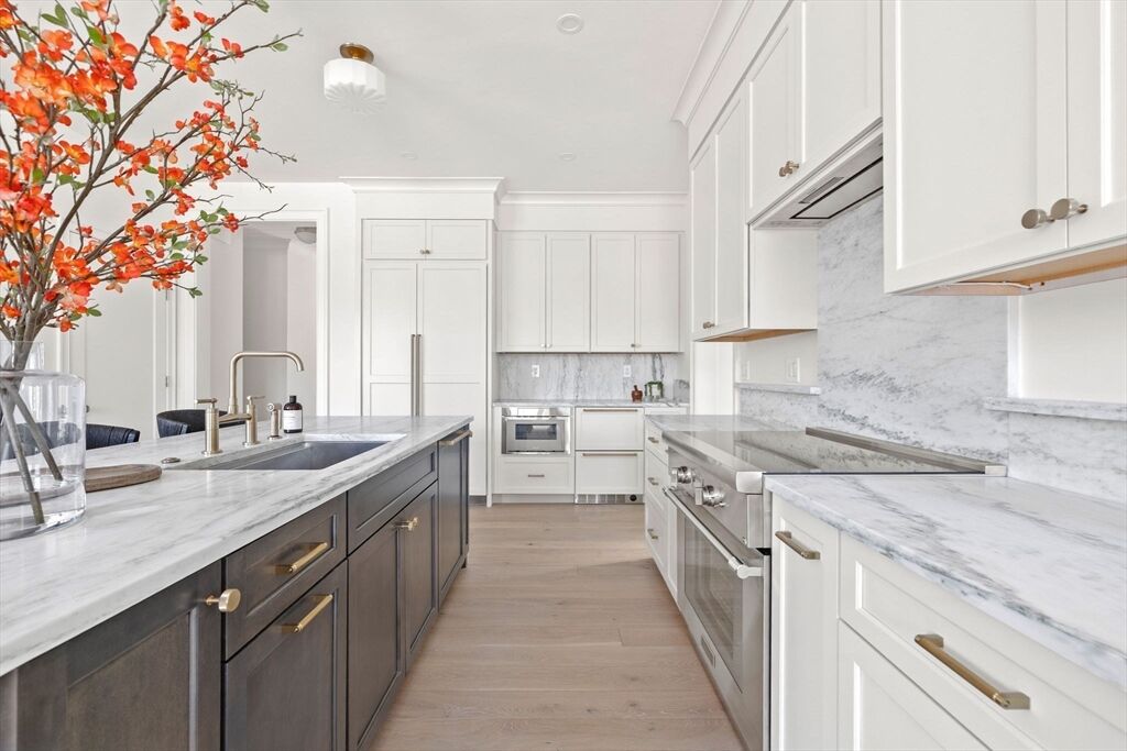 Property Photo:  8 Common Court  MA 02421 