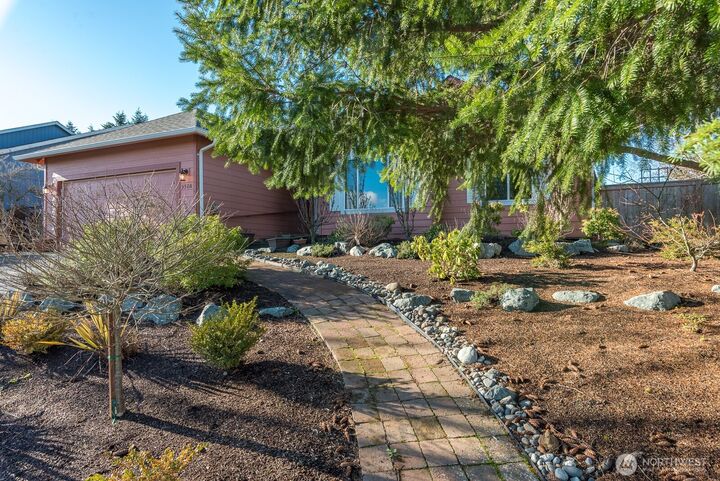 Property Photo:  3508  F Avenue  WA 98221 