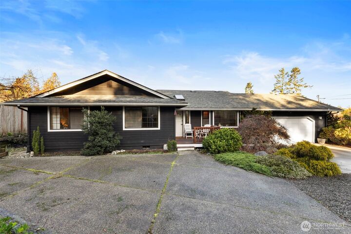 Property Photo:  909  55th Street  WA 98368 