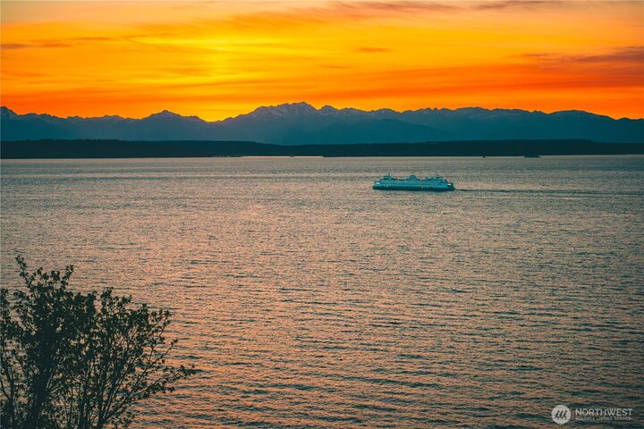 Property Photo:  1019  California Lane SW  WA 98116 