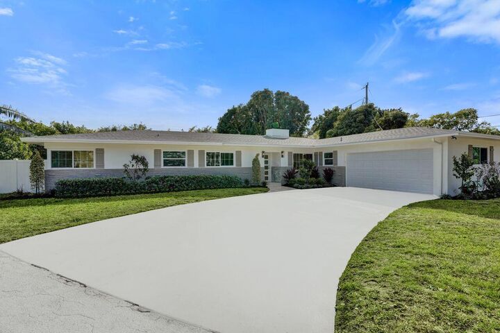 Property Photo:  200 NW 2nd Street  FL 33444 