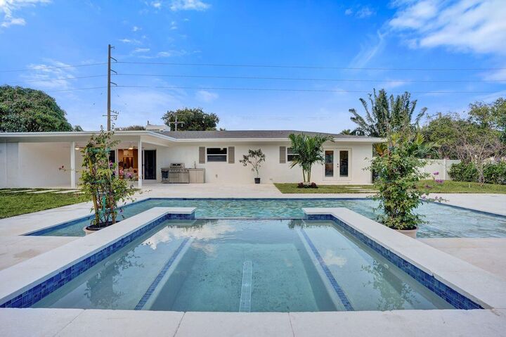 Property Photo:  200 NW 2nd Street  FL 33444 