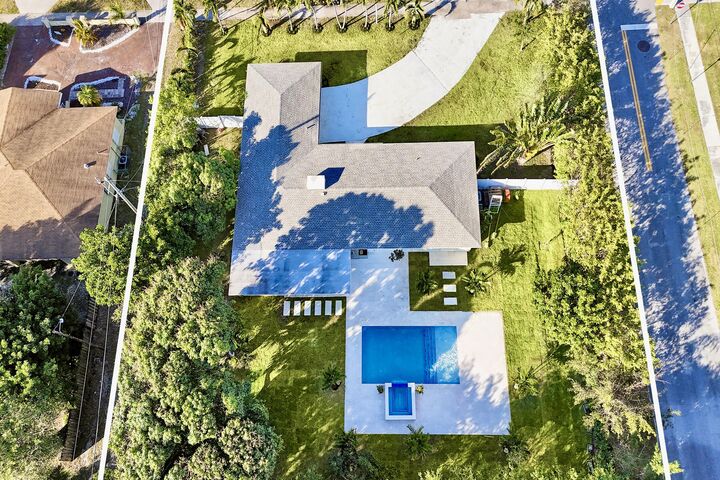 Property Photo:  200 NW 2nd Street  FL 33444 