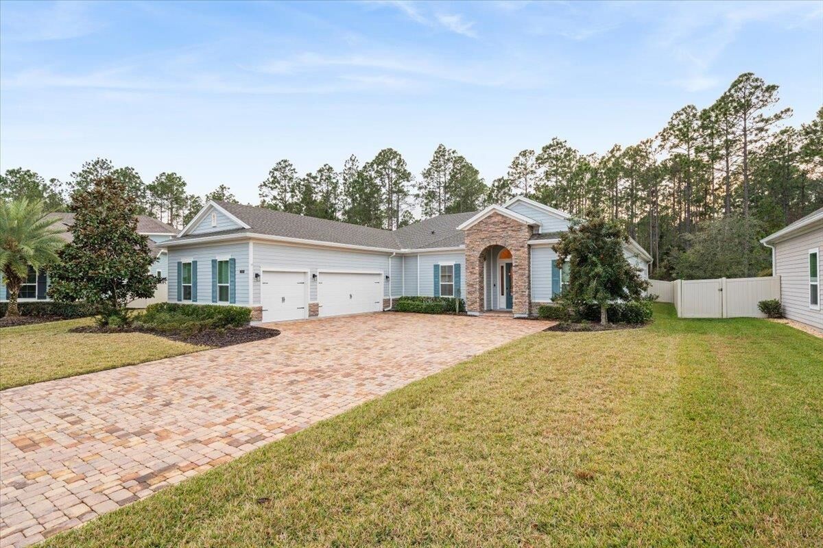 Property Photo: 170 Antolin Way FL 32095