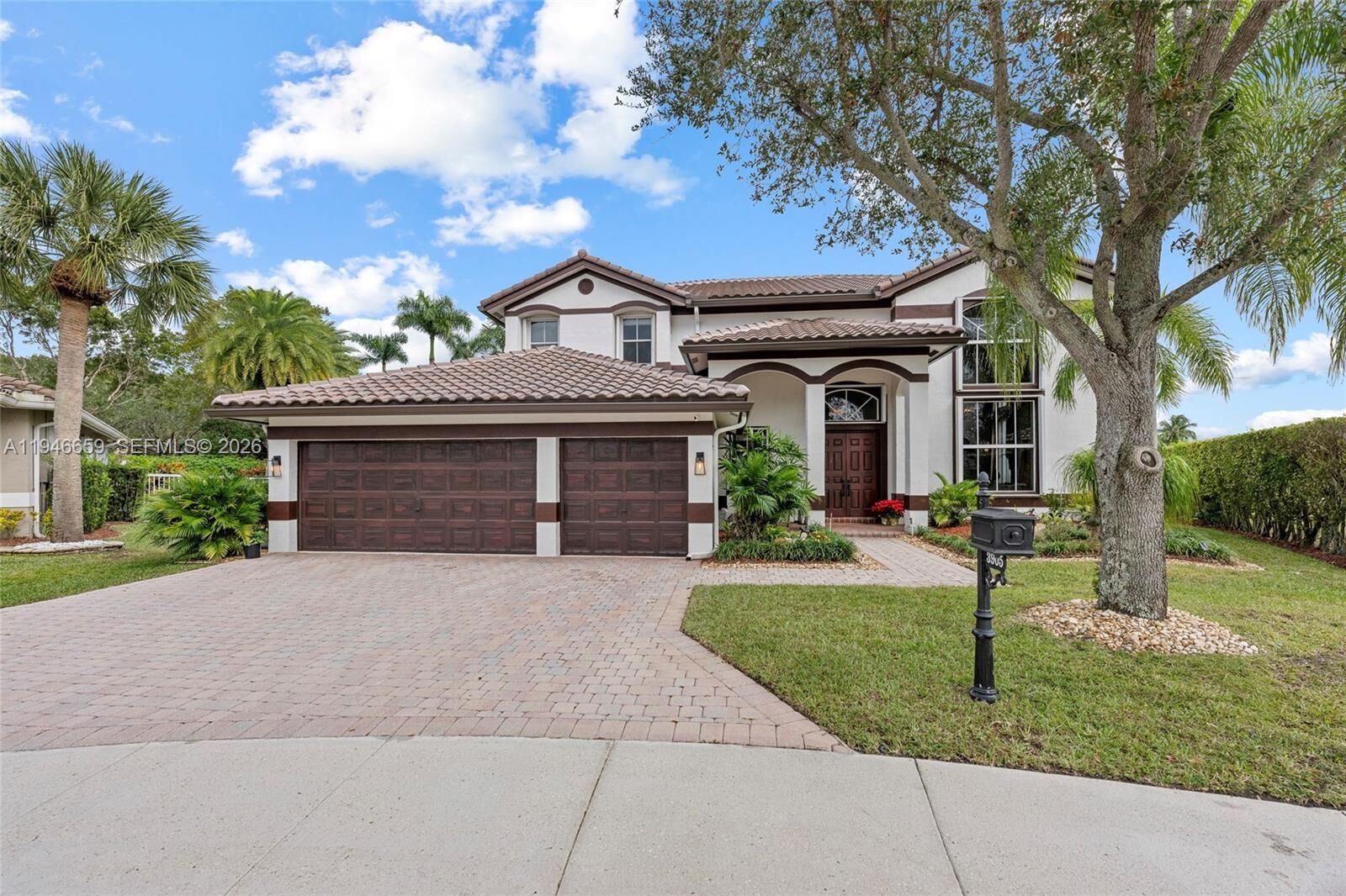 Property Photo:  3905 Osprey Ct  FL 33331 