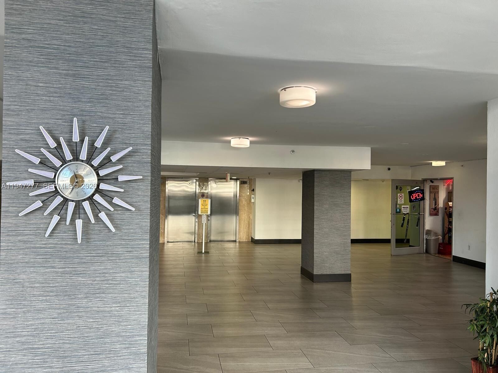 Property Photo: 7501 E Treasure Dr 5R FL 33141