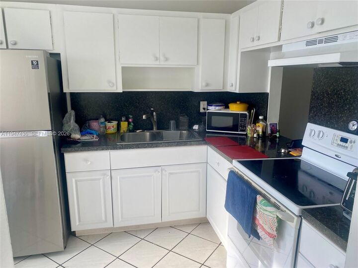 Property Photo:  2309 Park Ln 304  FL 33021 