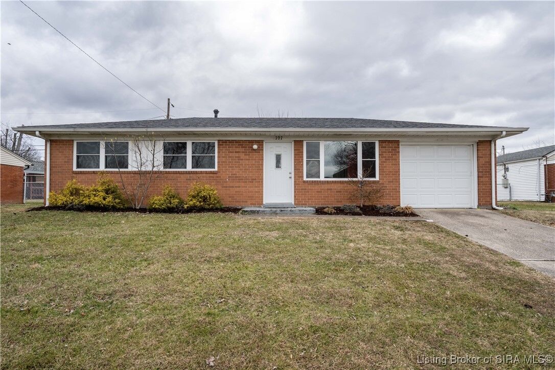 Property Photo:  707 Spicewood Drive  IN 47129 