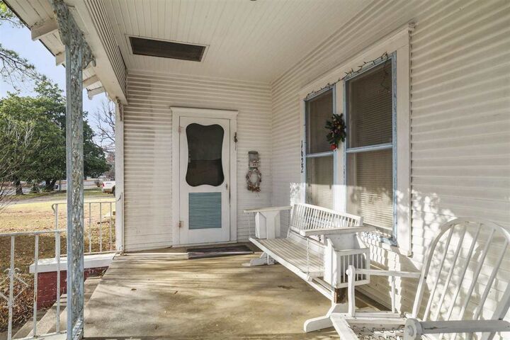 Property Photo: 1622 W Main Street OK 74701