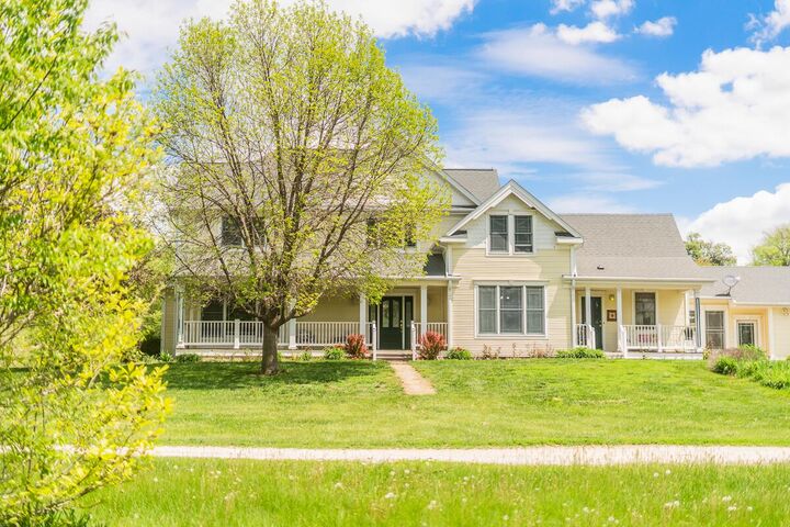 Property Photo:  2048 Horse Creek Road  IA 51652 