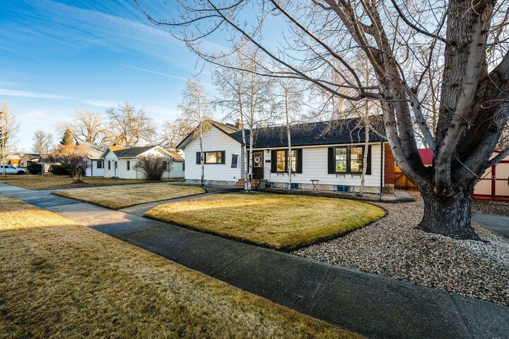 Property Photo: 331 N Burritt Avenue WY 82834