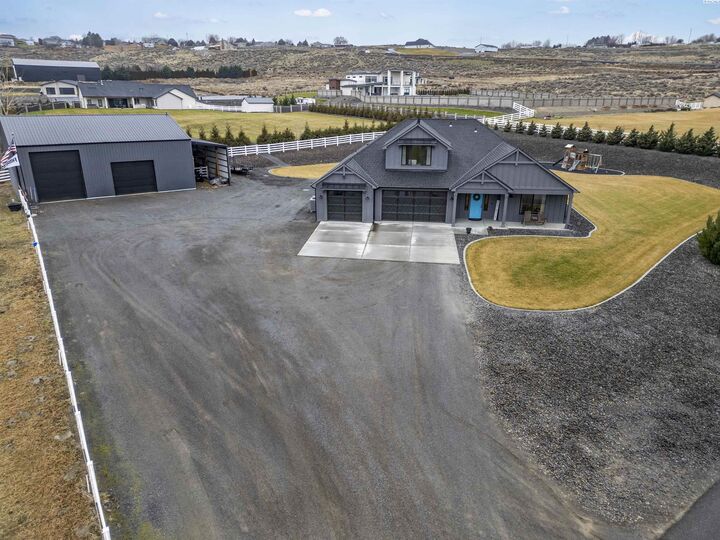 Property Photo: 12204 S Sira Prse WA 99338