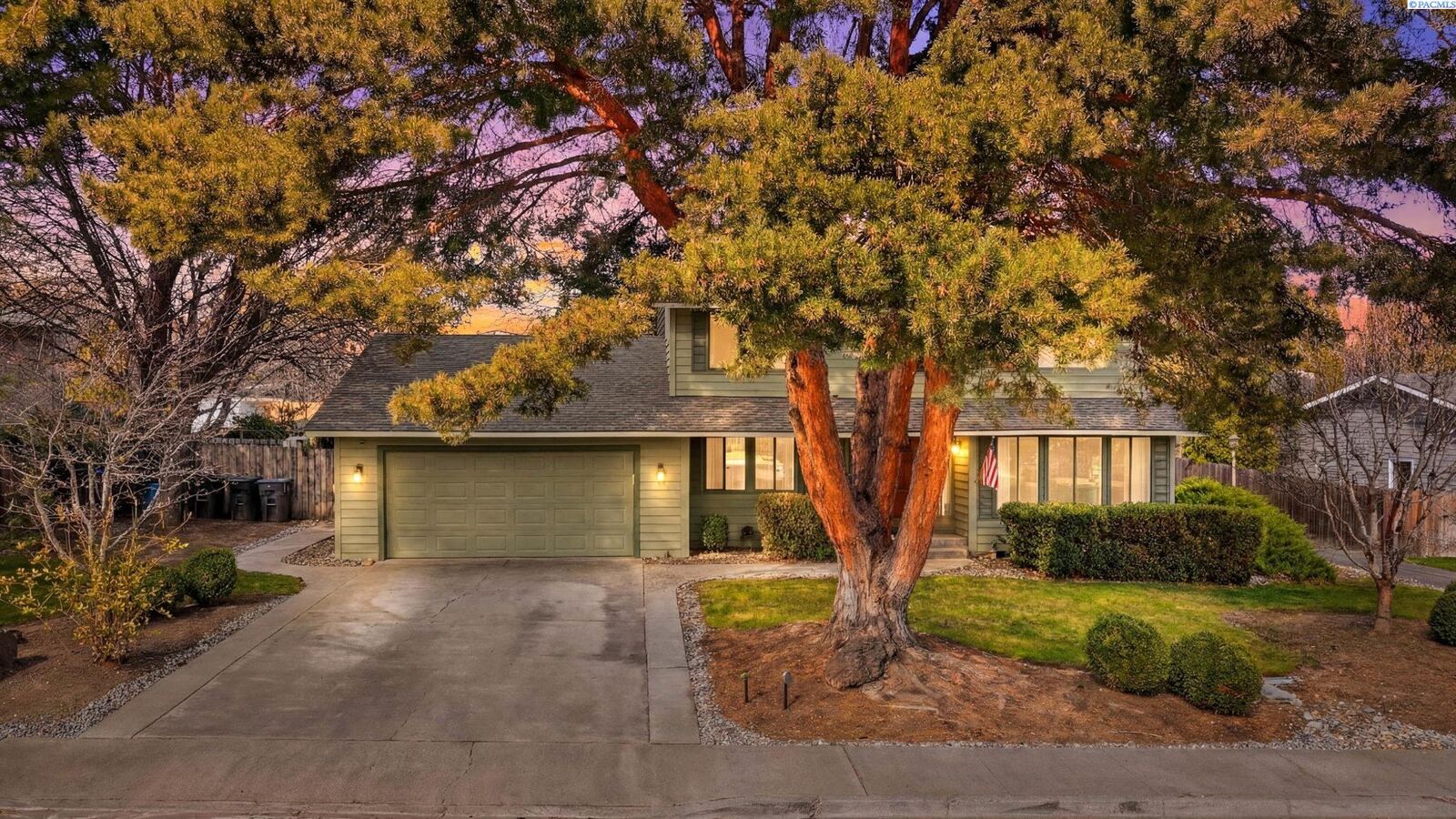 Property Photo: 242 W Greenview Dr. WA 99352
