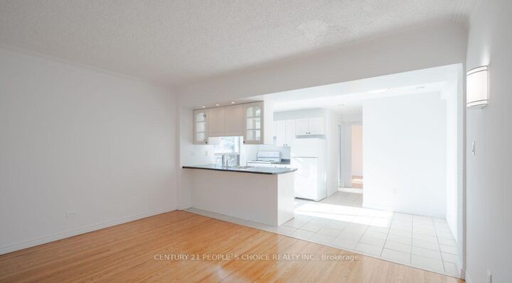 Photo de la propriété:  869 Avenue Road 6  ON M5P 2K5 