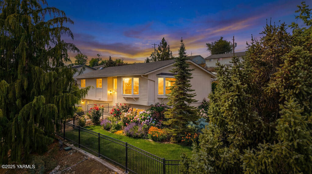 Property Photo: 235 Ridgeway Dr WA 98901