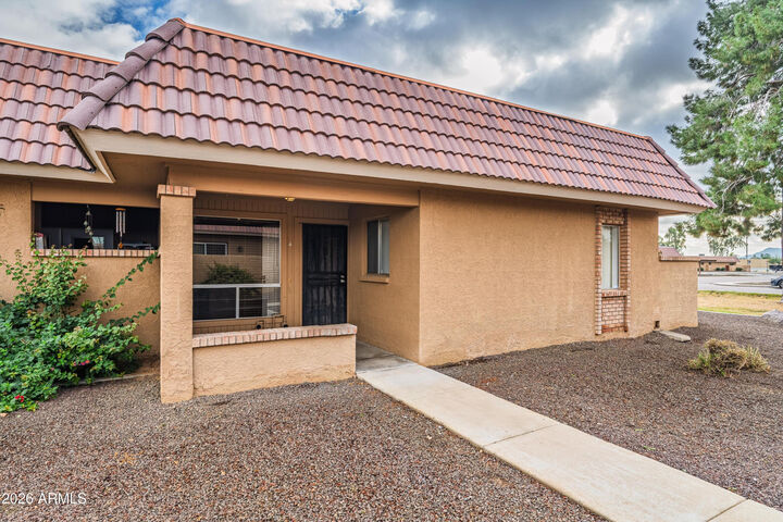 Property Photo:  501 W Yukon Drive Unit 4  AZ 85027 